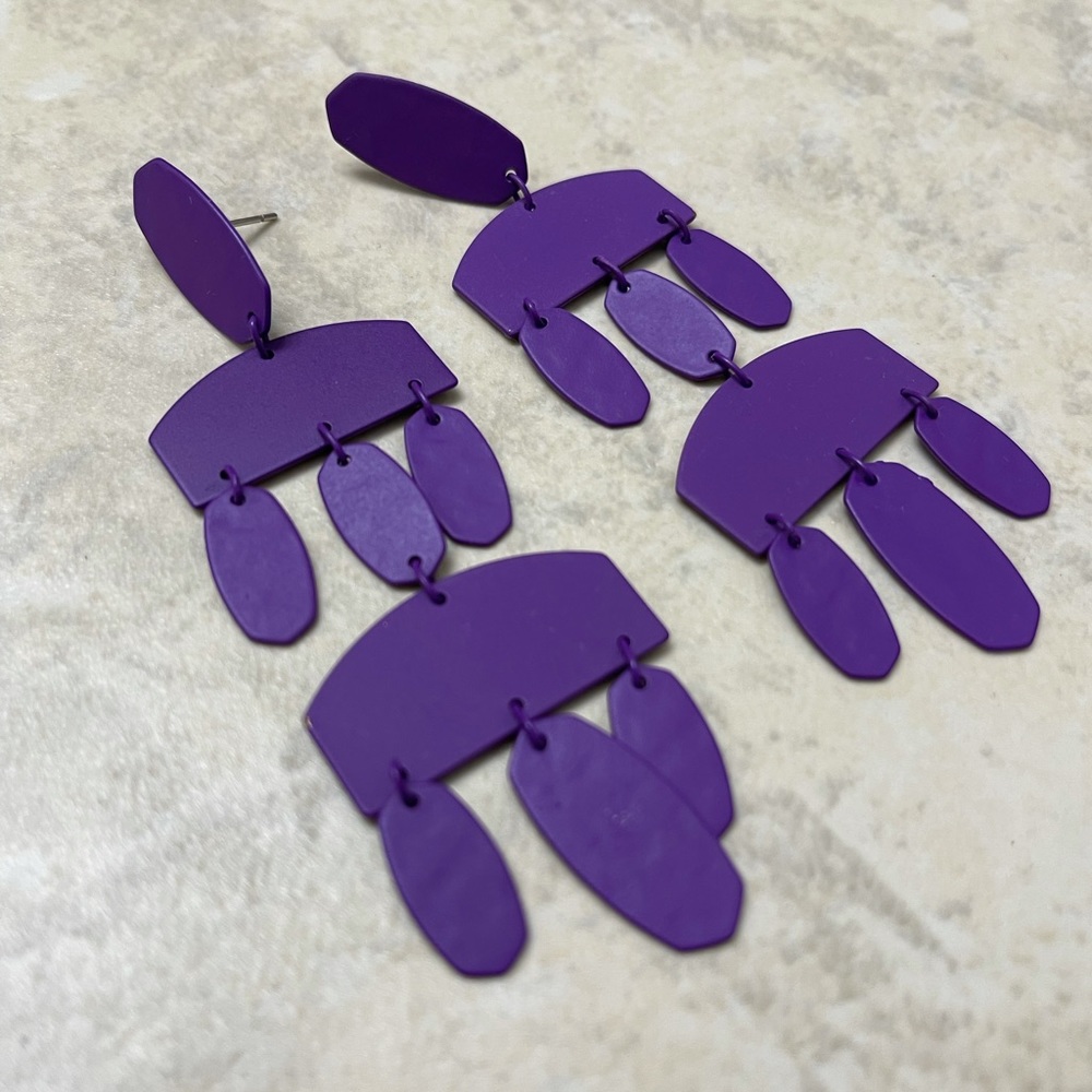 Purple Kendra Scott dangle earrings. New w/o tags.